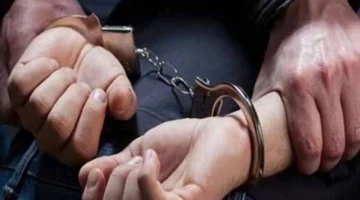 قبضة أمنية بالخصوص.. ضبط متهم بسرقة الهواتف بالإكراه وحيازة أسلحة ومواد مخدرة